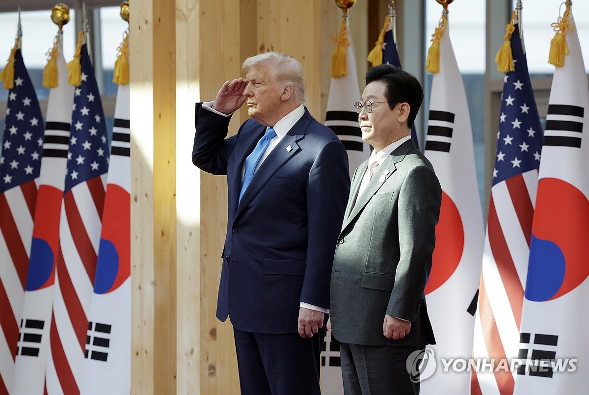 (LEAD) Majority of Americans support S. Korea's nuclear-powered submarine project: poll