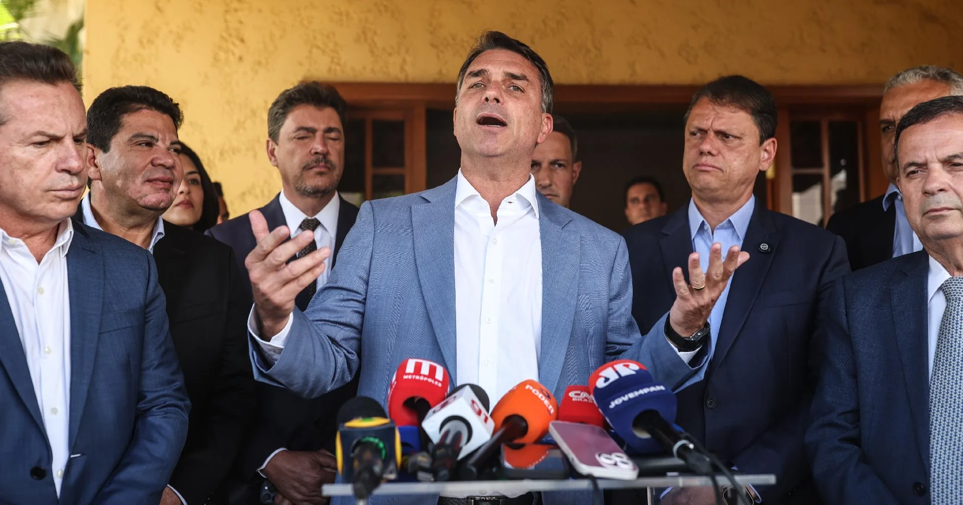 Flávio details plan after talking about changing the Constitution