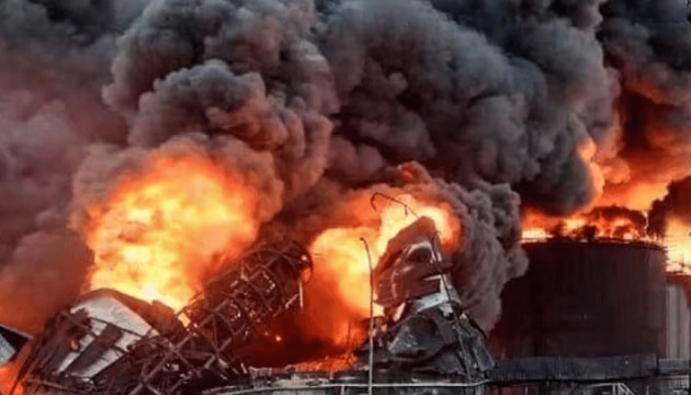 Zelensky confirms strikes on oil refineries in Omsk and Ukhta, one more data center