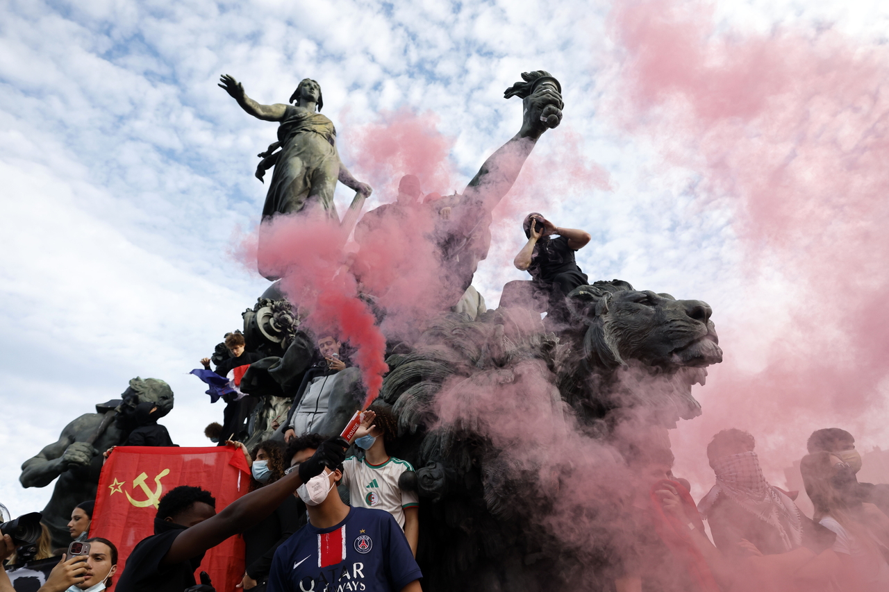 'Gen Z has risen up': Tens of thousands mass for tense France school protests