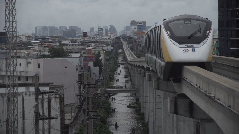 Floods kill 60 across Thailand as Bangkok races to clean up before IMF meetings